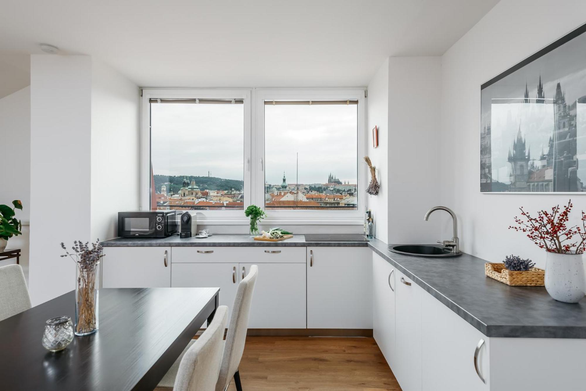 Mia Cozy With Castle View, Parking & Ac Prague