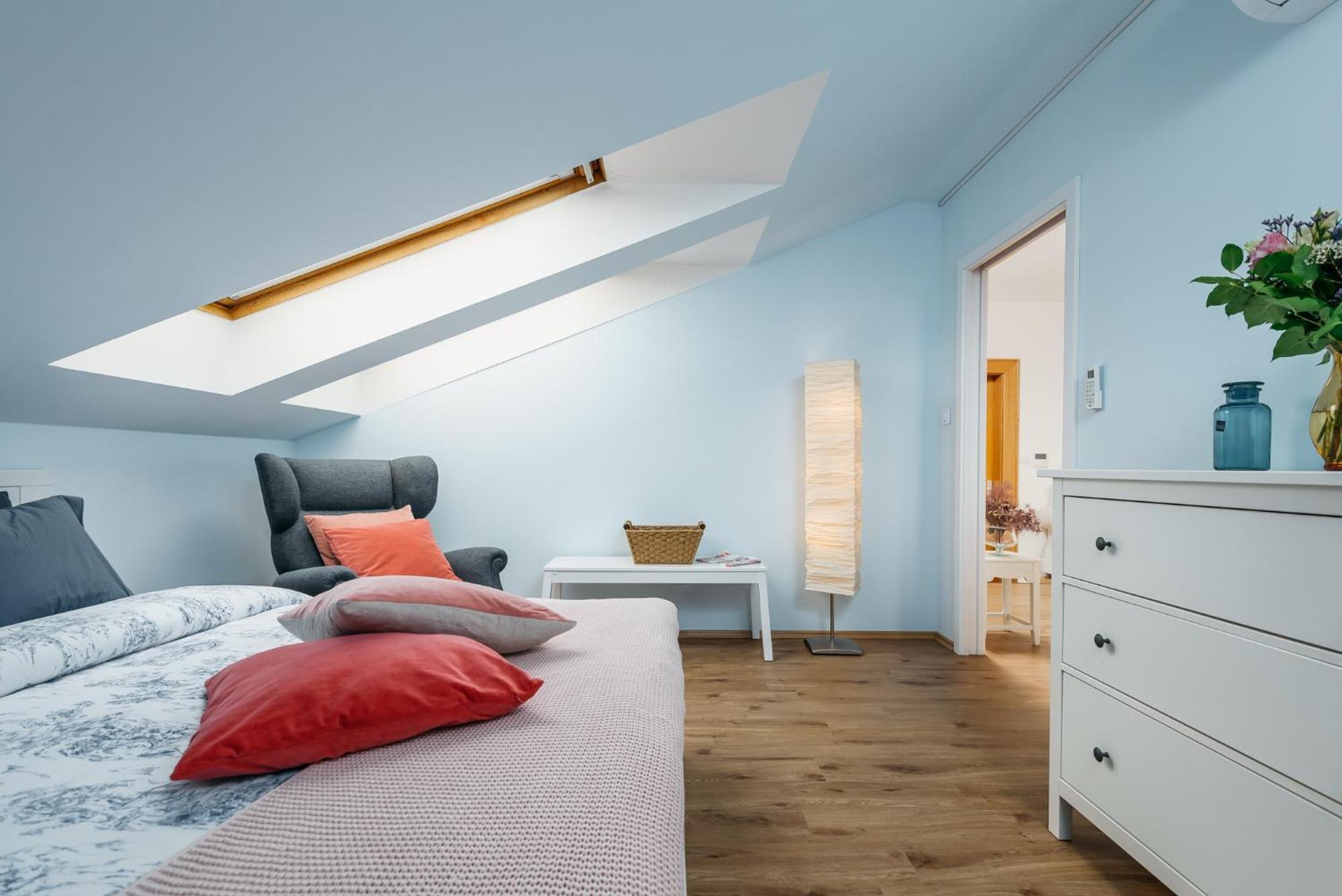 Mia Cozy With Castle View, Parking & Ac Apartment *